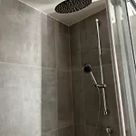 4 Room, 2 Bath, Parking Apartamento