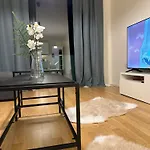 4 Room, 2 Bath, Parking * Prag