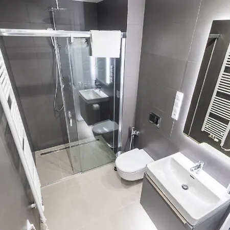 4 Room, 2 Bath, Parking Apartman Prága