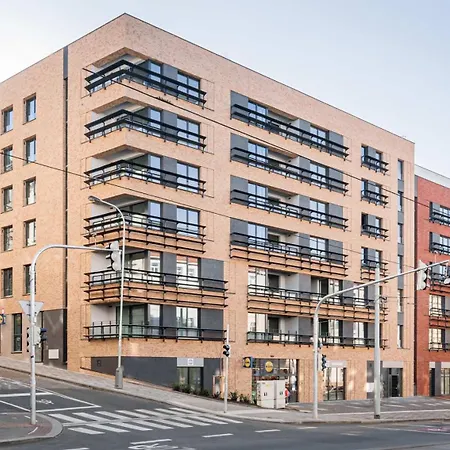 4 Room, 2 Bath, Parking * Prag