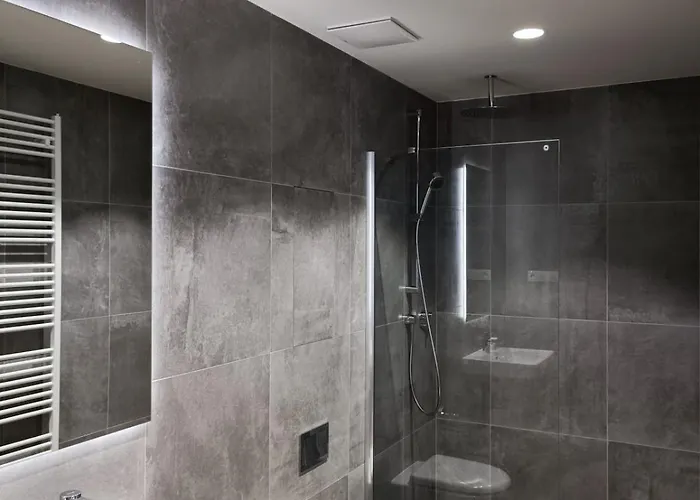 Lejlighed 4 Room, 2 Bath, Parking Prag