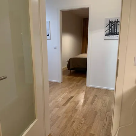 4 Room, 2 Bath, Parking 公寓