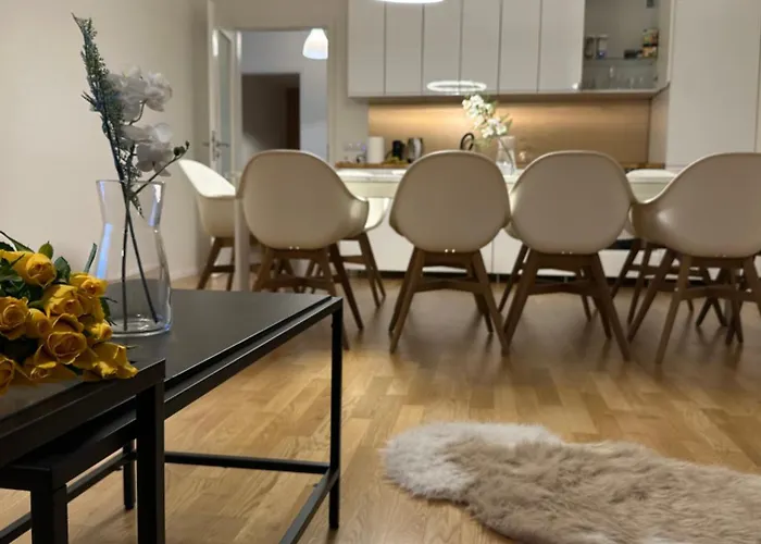 4 Room, 2 Bath, Parking *