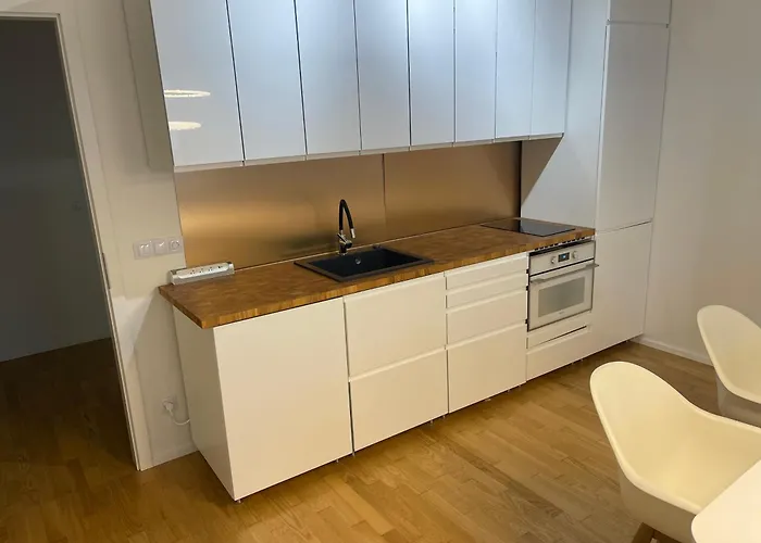 4 Room, 2 Bath, Parking