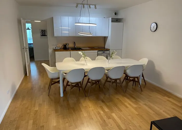 4 Room, 2 Bath, Parking *